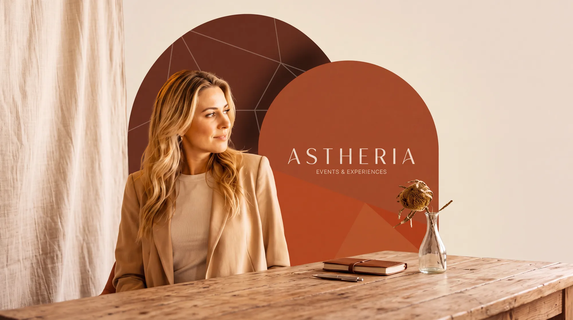 Lies Bossuyt aan tafel voor de bogen van Astheria